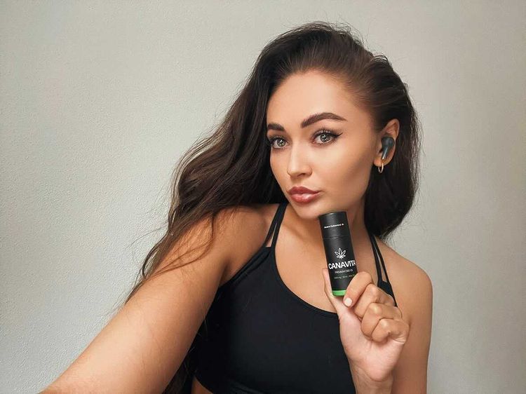 TIA MARIA FIK NATTESØVNEN TILBAGE MED CBD OLIE FRA CANAVITA